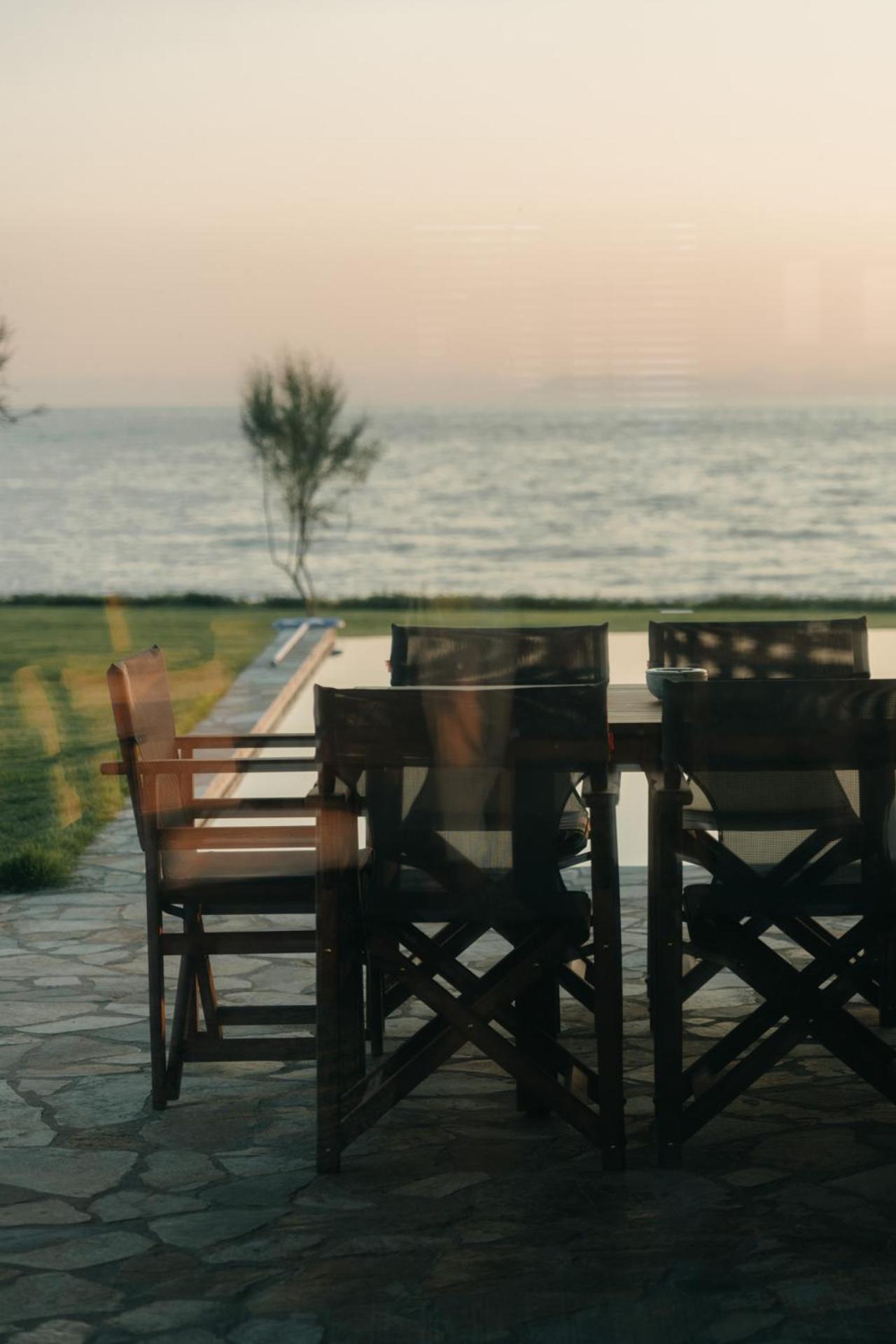 Real Life Homes Luxurious Seafront Villas Each With Their Own Private Pools Korakochori Exterior photo
